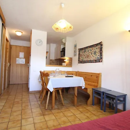 4 Personnes Avec Balcon Au Pied Des Pistes - A Val-cenis - Fr-1-508-160 Apartment *